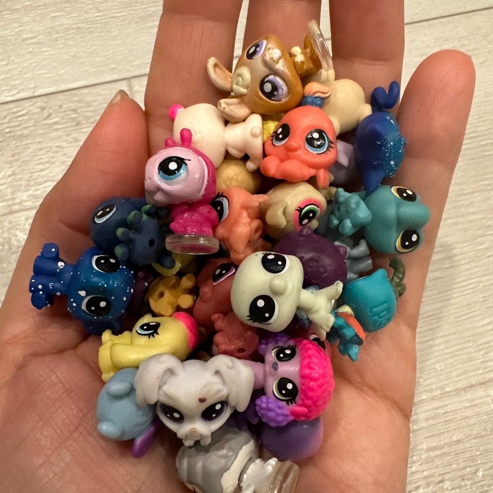 Littlest pet shop LPS Teeniest Tiniest pet shop pet Figures